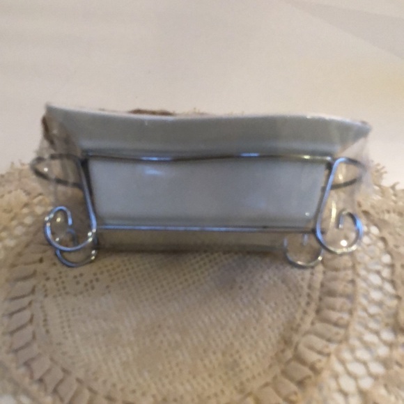 Serving Dish with cover on a stand - Picture 4 of 10